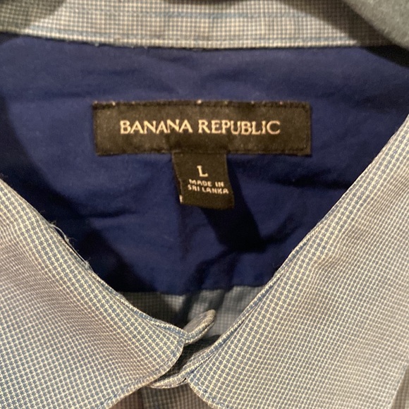Banana Republic. Men’s Collared Short Sleeve - Picture 3 of 3